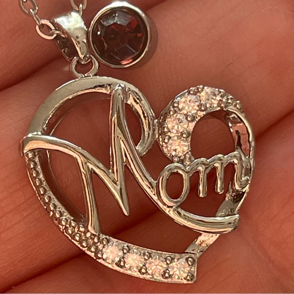 Silver Heart 'Mom' Pendant Necklace - NWOT - Picture 7 of 13
